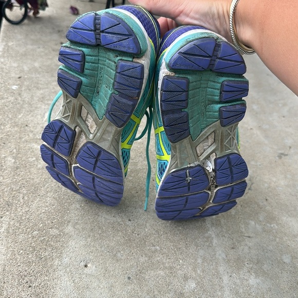 ASICS Blue tennis shoes women’s size 10 - Picture 6 of 7